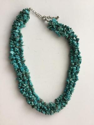 Beautiful Robbin blue nugget beaded statement necklace