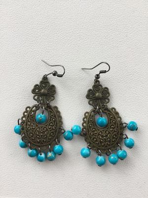 Beautiful chandelier style fashion earrings