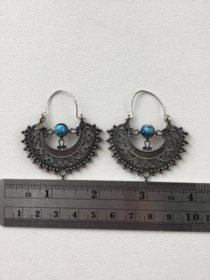 Beautiful unmarked fashion earrings