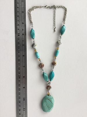 Beautiful turquoise stone type fashion necklace