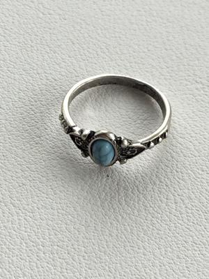 Beautiful unmarked fashion ring