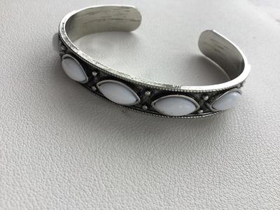 Beautiful unmarked fashion cuff