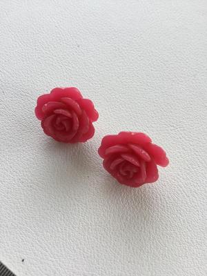 Beautiful unmarked flower earrings