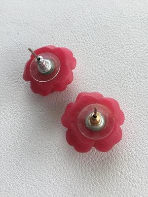 Beautiful unmarked flower earrings