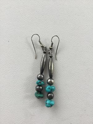 Beautiful dangle fashion earrings