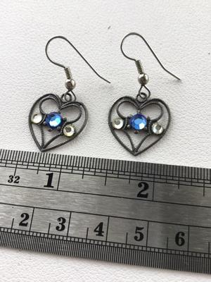 Unmarked heart fashion earrings