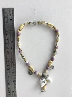 Beautiful vintage shell necklace