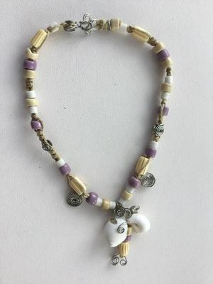 Beautiful vintage shell necklace