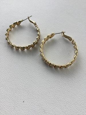 Gold tone beautiful hoop earrings