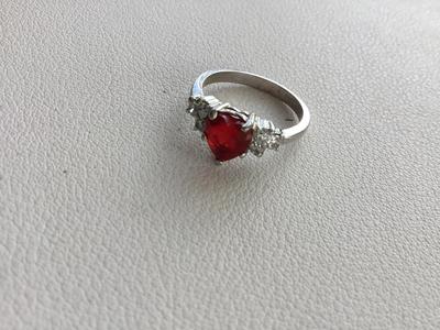 Beautiful unmarked silver tone red heart fashion ring