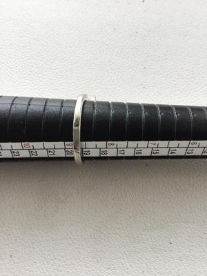 Beautiful unmarked silver tone fashion ring