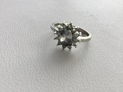 Beautiful unmarked silver tone fashion ring