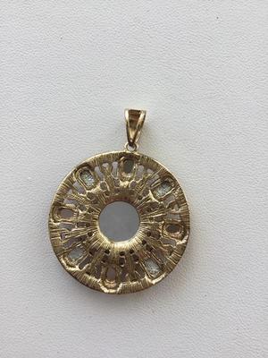 Beautiful gold tone necklace pendant