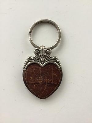 Leather heart type fashion keychain