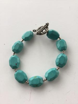 Beautiful faux blue stone type beaded vintage clasp bracelet