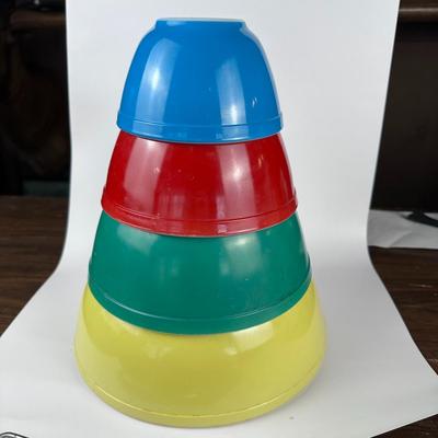 Vintage Pyrex Bowls (set of 4) Primary Colors