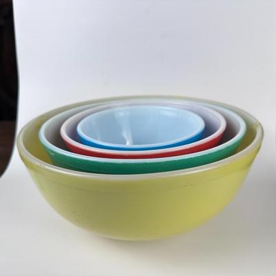 Vintage Pyrex Bowls (set of 4) Primary Colors