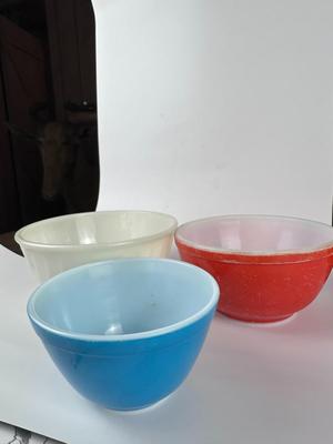 Vintage Mixing Bowls (set of 3) Pyrex and Fire King
