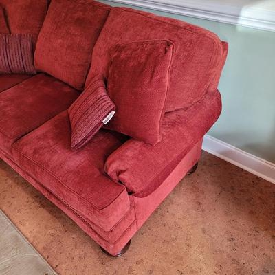 Clayton Marcus Couch with Throw Pillows (BD-EL)