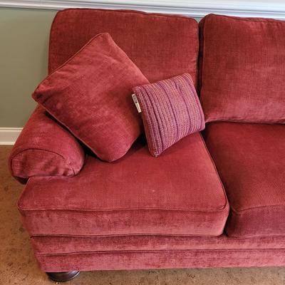 Clayton Marcus Couch with Throw Pillows (BD-EL)