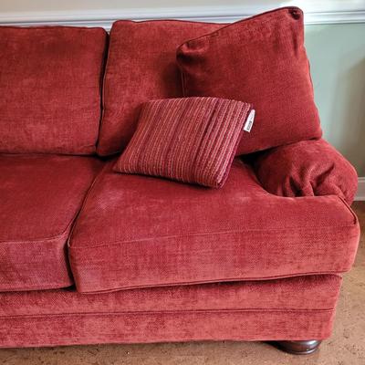 Clayton Marcus Couch with Throw Pillows (BD-EL)