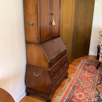 L1185 Drexel Bombay Secretary