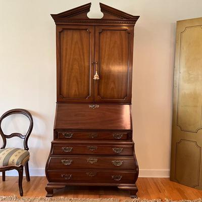 L1185 Drexel Bombay Secretary