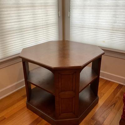 L1197 Henredon Octagonal 2-Tier End Table
