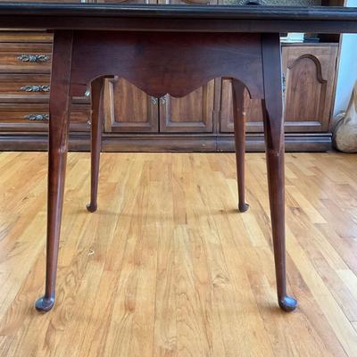 L1204 English Style Pad Foot Square Cherry Table