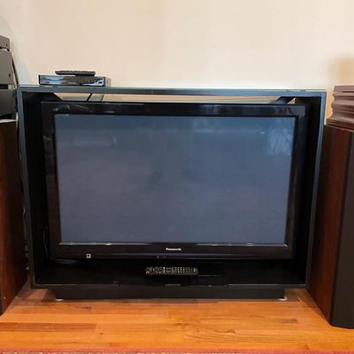 L1207 Vintage Panasonic TV with Black Stand and Blu-Ray Player