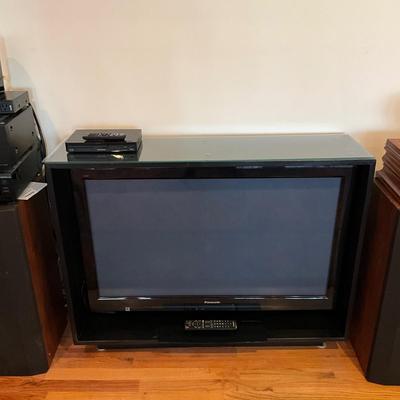 L1207 Vintage Panasonic TV with Black Stand and Blu-Ray Player