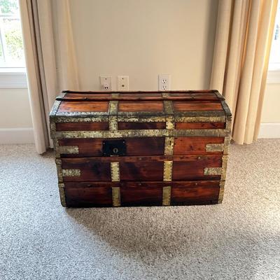 O1213 Antique Steamer Trunk Chest