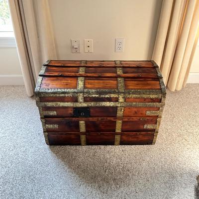 O1213 Antique Steamer Trunk Chest
