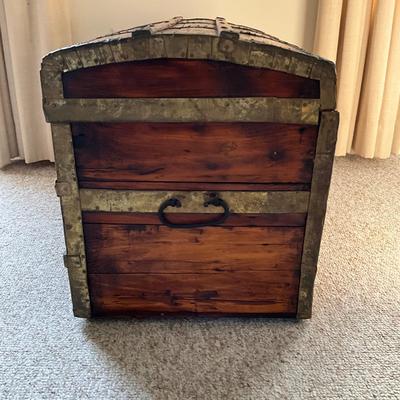 O1213 Antique Steamer Trunk Chest