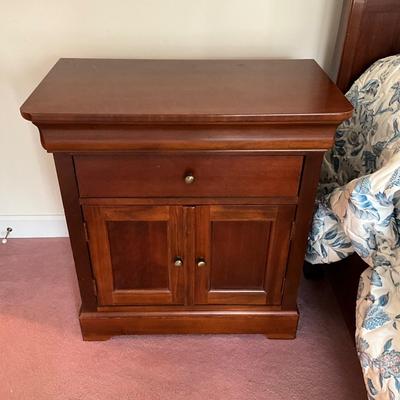 M1216 Laughan Bassett Cherrywood Nightstands