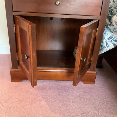 M1216 Laughan Bassett Cherrywood Nightstands
