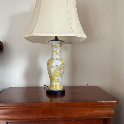 M1219 Vintage Yellow Asian Style Porcelain Lamp