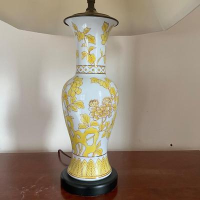 M1219 Vintage Yellow Asian Style Porcelain Lamp