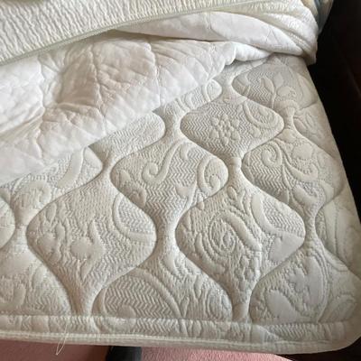 M1225 Large King Bassett Laughan Sleigh Bed