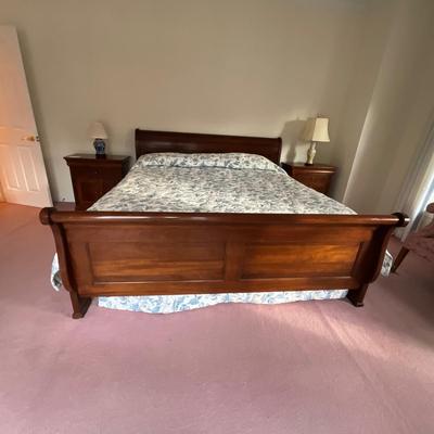 M1225 Large King Bassett Laughan Sleigh Bed