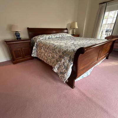 M1225 Large King Bassett Laughan Sleigh Bed