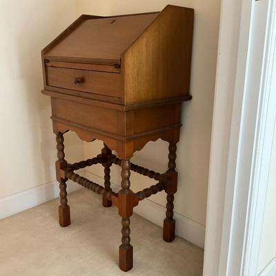 UBR1229 Antique William & Mary Style Slant Front Desk