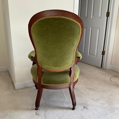 UBR1232 Victorian Green Velvet Parlor Chair