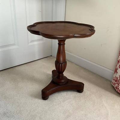 UBR1233 Cherrywood Flower Top Accent Table