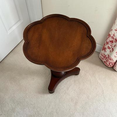 UBR1233 Cherrywood Flower Top Accent Table