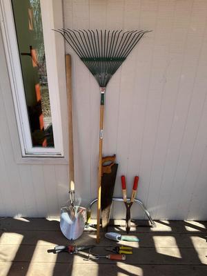 HAND SAWS AND YARD TOOLS