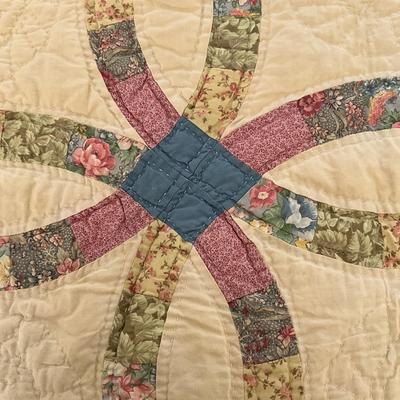 UBR1239 Vintage QueenSize Floral Quilt Set