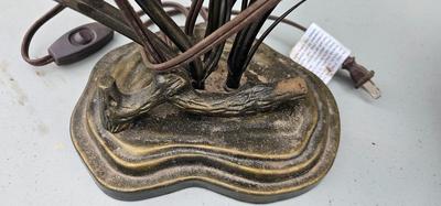 Dale Tiffany Style Table Lamp tulip Glass and Dragon Fly Accent 1980s