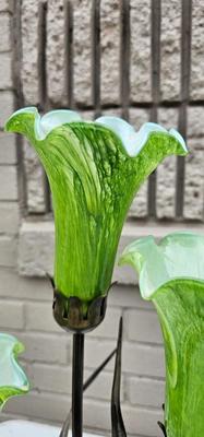 Dale Tiffany Style Table Lamp tulip Glass and Dragon Fly Accent 1980s