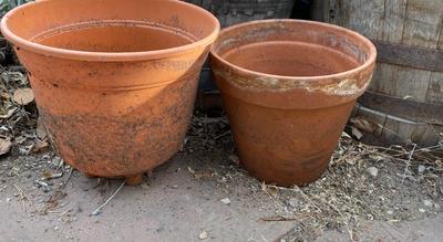 BARREL PLANTER, CLAY POT AND RAISED PLASTIC PLANTER